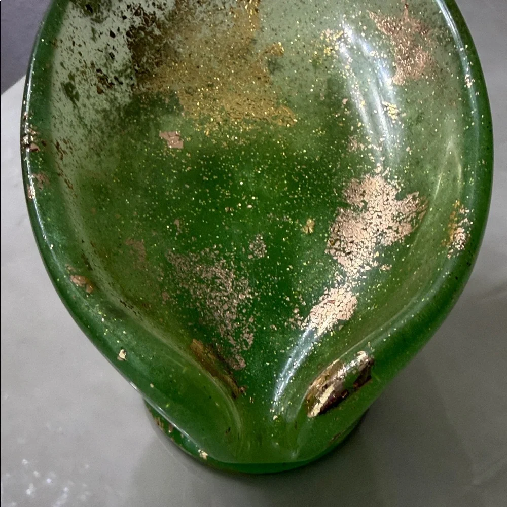 Self- draining soap holder